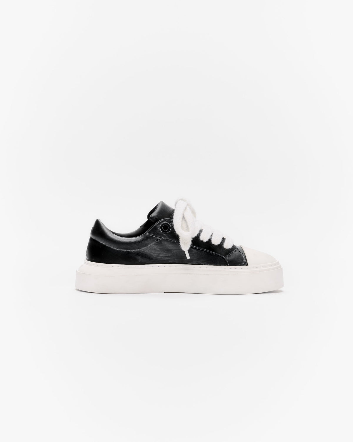 The wilson court sneaker